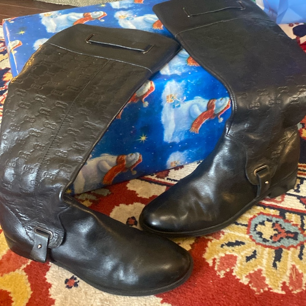 Etienne Aigner black leather boots